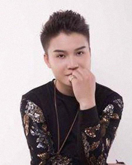 ŷ�����м����͸���������Ƭ