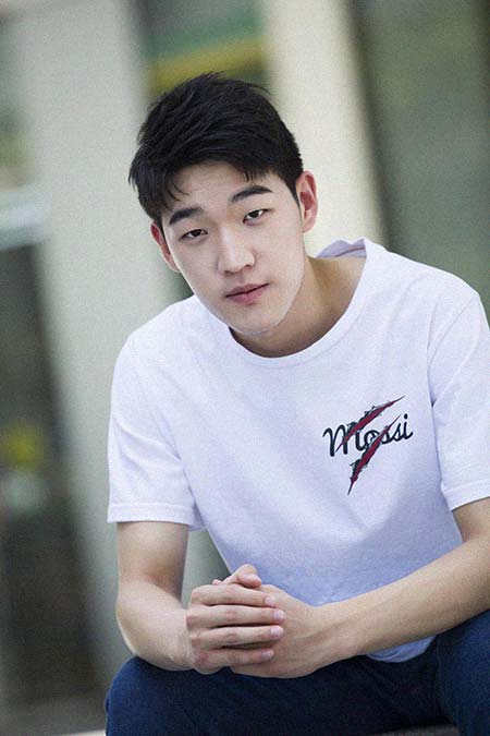 ��𽭣���Ա�������͸���������Ƭ