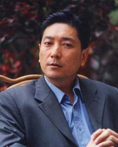 л�֣���Ա�������͸���������Ƭ