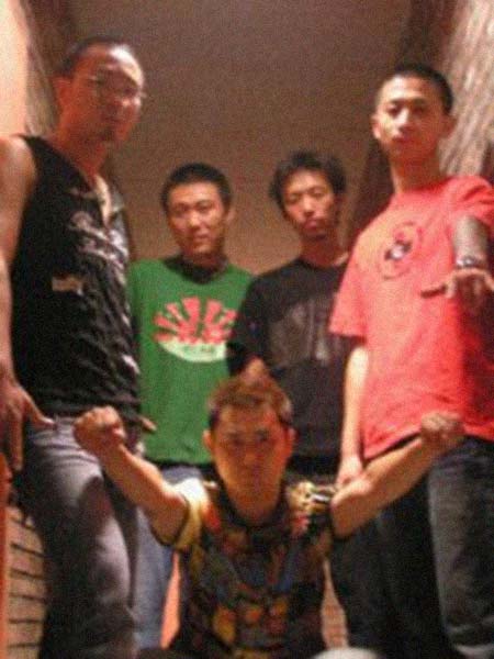 ս���ֶӼ����͸���������Ƭ