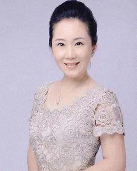 ���ޣ���Ա�������͸���������Ƭ