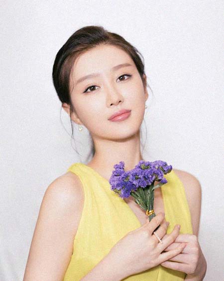 ��������Ա�������͸���������Ƭ