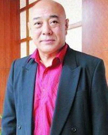 ����գ���Ա�������͸���������Ƭ