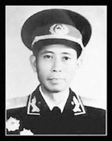 ��ǣ��ٽ��������͸���������Ƭ