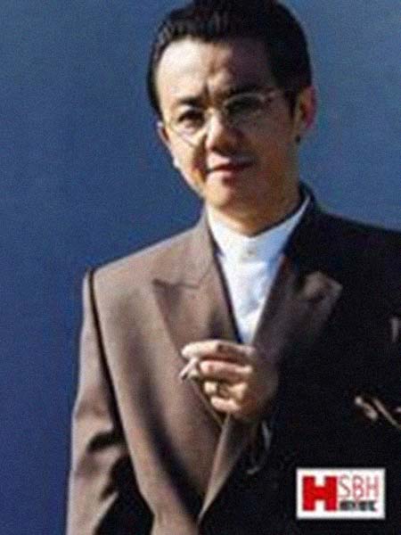 ��С�֣���Ա�������͸���������Ƭ