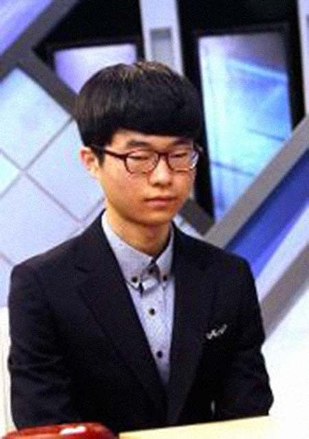 �ѫ��Χ��ѡ�֣������͸���������Ƭ